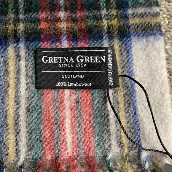 NWT. Gretna Green Scarf. 💯 Lambswool. Soft and gorgeous - Picture 5 of 6